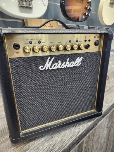 アンプ Marshall MG15CFX Guitar Combo Marshall MG Gold Series 15W Combo W/ Digital FX | Long & McQuade